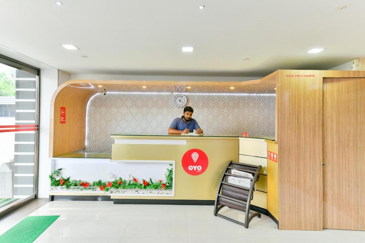 Oyo 1889 Hotel Aj Park Alappuzha Kültér fotó